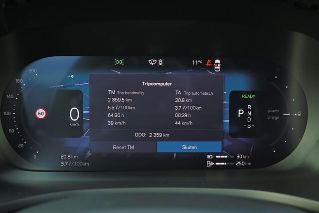 Volvo V60 T6 Recharge AWD Core IntelliSafe Assist & Surround - Parkeercamera achter - Parkeersensoren voor & achter - Draadloze tel. lader - Privacy Glass - Polestar 20" Velgen