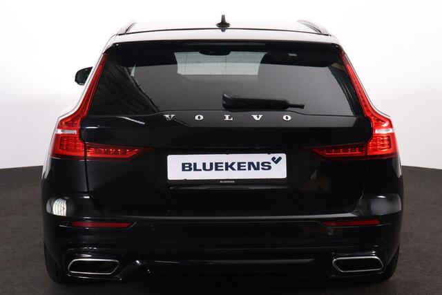 Volvo V60 B3 R-Design - IntelliSafe Assist & Surround - Full-LED Active High Beam koplampen - Harmon Kardon Audio - Parkeercamera achter - Verwarmde voorstoelen, stuur & achterbank - Parkeersensoren voor & achter - Elektr. bedienb. voorstoelen met geheugen - Elektr