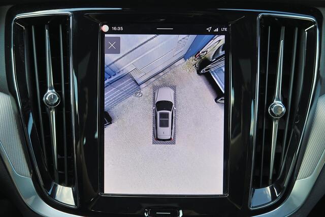 Volvo V60 T6 Plug-in hybrid AWD Plus Dark - IntelliSafe Assist & Surround - Harman/Kardon audio - Parkeercamera achter - Verwarmde voorstoelen, stuur & achterbank - Parkeersensoren voor & achter - Elektr. bedienb. voorstoelen met geheugen - 18' LMV