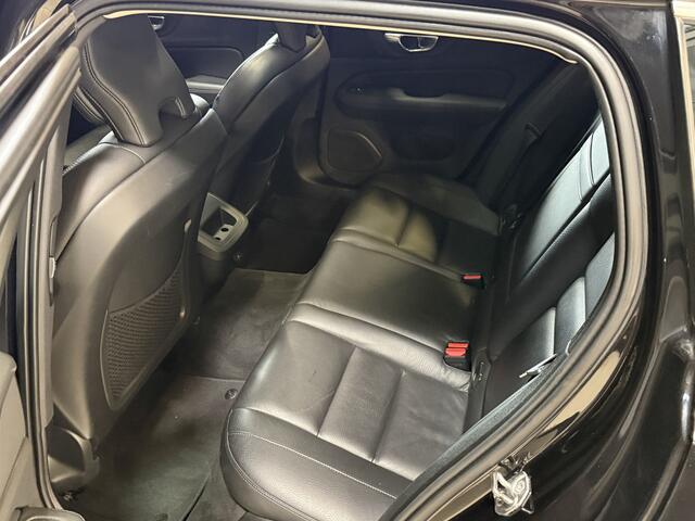 Volvo V60 2.0 B3 R-Design | Trekhaak | Panoramadak | Apple Carplay | Leder