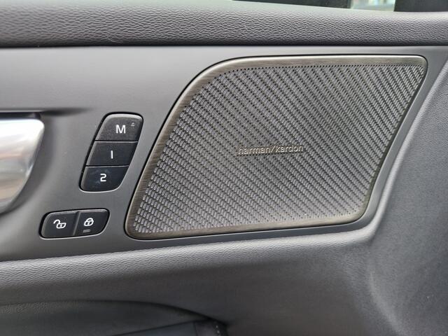 Volvo V60 RECHARGE T6 Plug-in hybrid AWD Plus Dark FULL OPTION