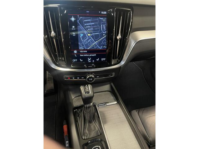 Volvo V60 2.0 T4 R-Design 190pk AUT8 Trekhaak 1800kg/ Sunroof/Adapt. Cruise/ Pilot Ass/ Camera/ Stoel en Stuur verw.