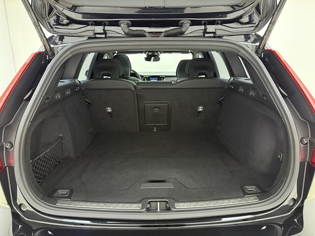 Volvo V60 T8 455pk AWD Ultra Dark / HUD / Sportleder / Gelaagde ruiten / Schuif/- kanteldak / ACC / Memory / H&K audio /