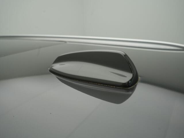 Volvo V60 2.0 B3 Momentum Business - RIJKLAARPRIJS - All Seasonbanden - Achteruitrijcamera - Elektrisch Glazen Schuif-/Kanteldak - Apple Carplay - Android Auto