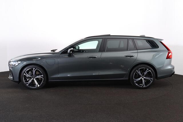 Volvo V60 T6 Recharge Plug-in hybrid AWD Plus Dark - Panorama/schuifdak - IntelliSafe Assist & Surround - 360º Camera - Head-up Display - Harman/Kardon audio - Elektrisch verstel. voorstoelen met geheugen - Verwarmbare voorstoelen voor achter & stuurwiel - Contours