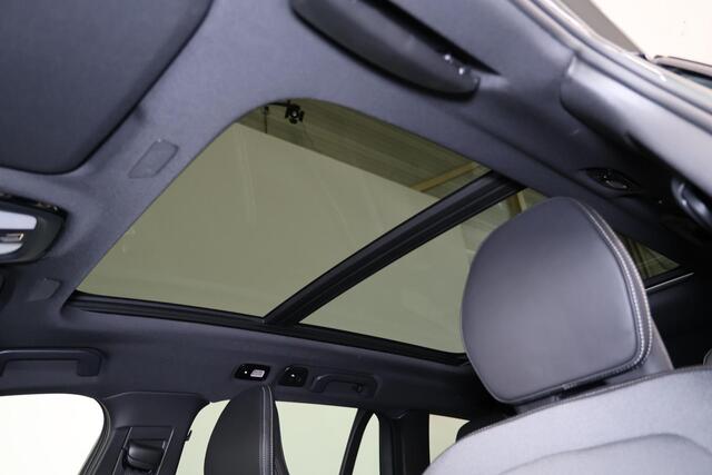 Volvo V60 T6 Recharge Plug-in hybrid AWD Plus Dark - Panorama/schuifdak - IntelliSafe Assist & Surround - 360º Camera - Head-up Display - Harman/Kardon audio - Elektrisch verstel. voorstoelen met geheugen - Verwarmbare voorstoelen voor achter & stuurwiel - Contours