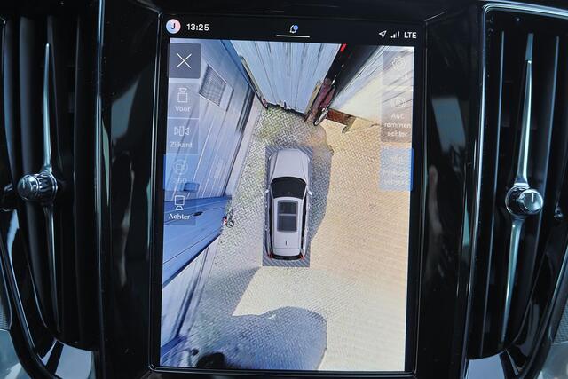 Volvo V60 T6 Recharge Plug-in hybrid AWD Plus Dark - Panorama/schuifdak - IntelliSafe Assist & Surround - 360º Camera - Head-up Display - Harman/Kardon audio - Elektrisch verstel. voorstoelen met geheugen - Verwarmbare voorstoelen voor achter & stuurwiel - Contours