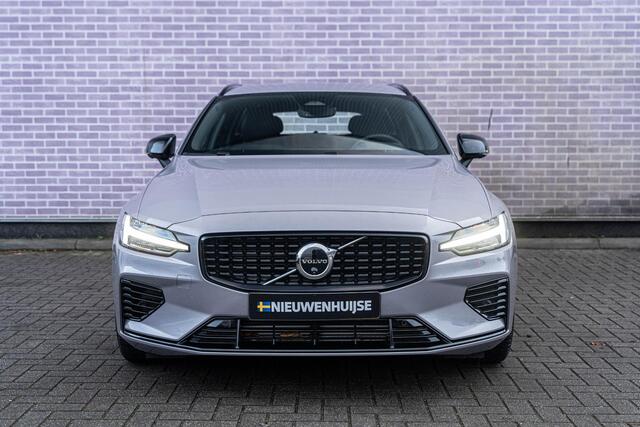 Volvo V60 2.0 T6 Plug-in hybrid AWD Plus Dark | Elektrisch verstelbare stoelen | Harmon Kardon | Sportstoelen| Elektrisch inklapbare Trekhaak | 360 Camera | Verwarmbare Voorruit |