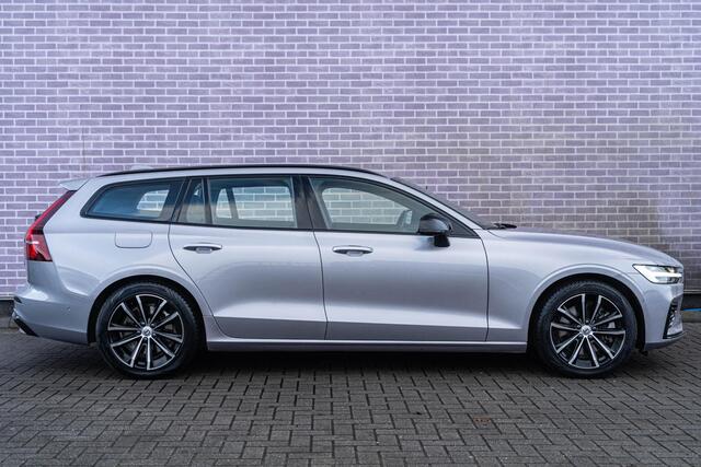 Volvo V60 2.0 T6 Plug-in hybrid AWD Plus Dark | Elektrisch verstelbare stoelen | Harmon Kardon | Sportstoelen| Elektrisch inklapbare Trekhaak | 360 Camera | Verwarmbare Voorruit |