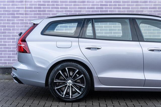 Volvo V60 2.0 T6 Plug-in hybrid AWD Plus Dark | Elektrisch verstelbare stoelen | Harmon Kardon | Sportstoelen| Elektrisch inklapbare Trekhaak | 360 Camera | Verwarmbare Voorruit |
