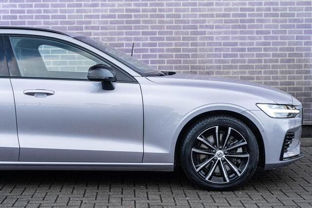 Volvo V60 2.0 T6 Plug-in hybrid AWD Plus Dark | Elektrisch verstelbare stoelen | Harmon Kardon | Sportstoelen| Elektrisch inklapbare Trekhaak | 360 Camera | Verwarmbare Voorruit |