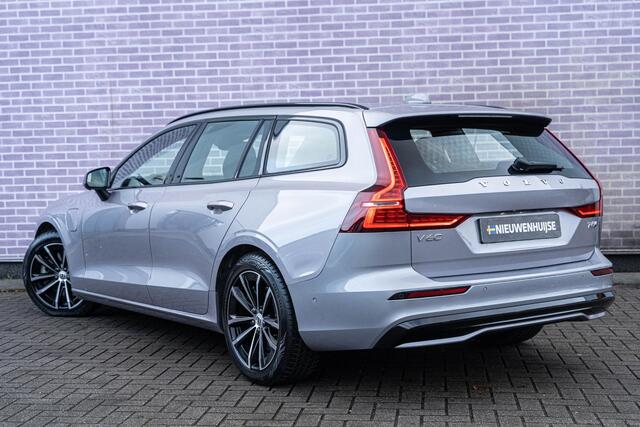 Volvo V60 2.0 T6 Plug-in hybrid AWD Plus Dark | Elektrisch verstelbare stoelen | Harmon Kardon | Sportstoelen| Elektrisch inklapbare Trekhaak | 360 Camera | Verwarmbare Voorruit |