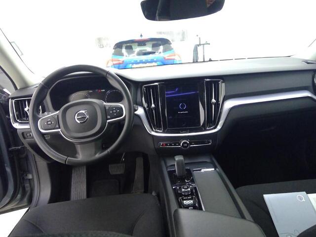 Volvo V60 2.0 B3 Business Pro | Adaptieve Cruise Control | Panoramadak | Trekhaak | Parkeercamera | Apple CarPlay & Android Auto | Dodehoek Detectie |