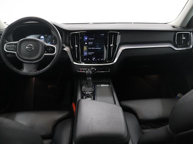 Volvo V60 2.0 T4 R-Design | Trekhaak | Panoramadak | Comfortstoelen | Lederen interieur | Navigatie | Camera | DAB | Adaptieve Cruise Control | Ele.kofferdeksel |