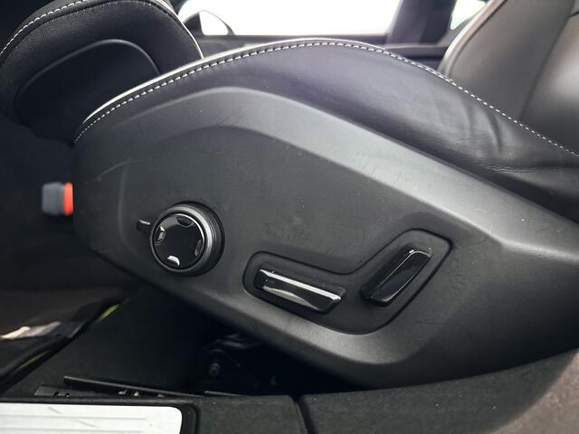 Volvo V60 T6 Plug-in hybrid AWD Plus Dark | SOH 100% | 360° camera | Harman Kardon | Stoel- en Stuurverwarming | Trekhaak