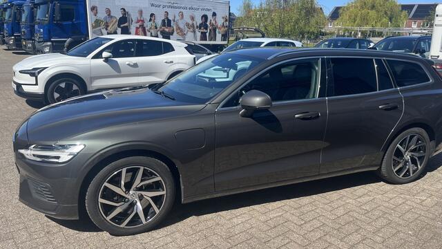Volvo V60 T6 Twin Engine AWD Momentum Pro
