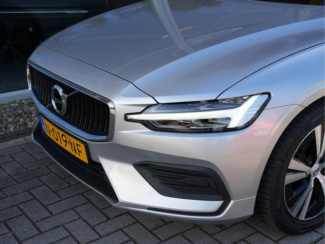 Volvo V60 2.0 B3 Momentum Advantage | Apple/Android Auto | Navigatie | Parkeersensoren