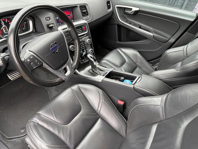 Volvo V60 2.0 T4 Business Sport 190 PK! | Bi Xenon| Schuif kantel dak | Lederen bekleding | achteruit rij camera | Keyless entry | Standkachel | Getint glas | verwarmde voorstoelen |