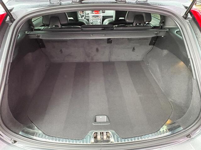 Volvo V60 2.0 T4 Business Sport 190 PK! | Bi Xenon| Schuif kantel dak | Lederen bekleding | achteruit rij camera | Keyless entry | Standkachel | Getint glas | verwarmde voorstoelen |
