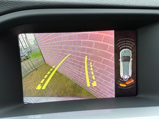 Volvo V60 2.0 T4 Business Sport 190 PK! | Bi Xenon| Schuif kantel dak | Lederen bekleding | achteruit rij camera | Keyless entry | Standkachel | Getint glas | verwarmde voorstoelen |