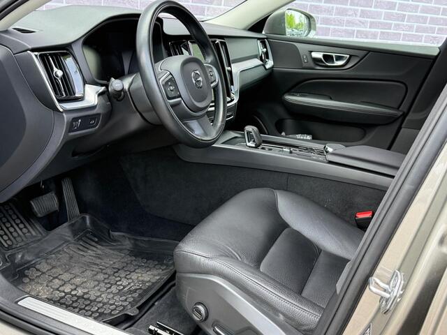 Volvo V60 2.0 B3 Momentum Advantage | Trekhaak | Lederen bekleding | Parkeercamera | Stoel & Stuurverwarming |