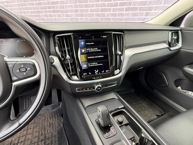 Volvo V60 2.0 B3 Momentum Advantage | Trekhaak | Lederen bekleding | Parkeercamera | Stoel & Stuurverwarming |