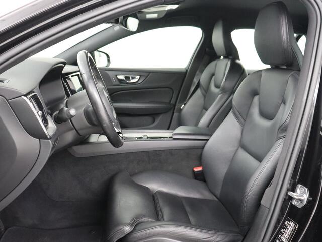 Volvo V60 2.0 T4 Inscription | Leder | Stoelverwarming | Adaptive cruise | Carplay | Camera | Navigatie | Full LED | Side Assist | Climate control | Parkeerhulp | Bluetooth | Origineel NL