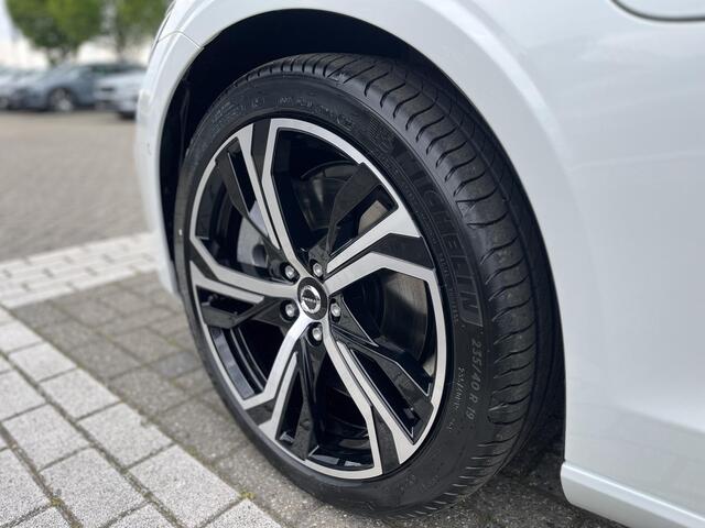 Volvo V60 T8 Plug-in hybrid AWD Ultra Dark | Panoramadak | 360 Graden Camera | Heads-Up Display | T8 Performace Edition |