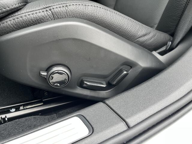 Volvo V60 T8 Plug-in hybrid AWD Ultra Dark | Panoramadak | 360 Graden Camera | Heads-Up Display | T8 Performace Edition |