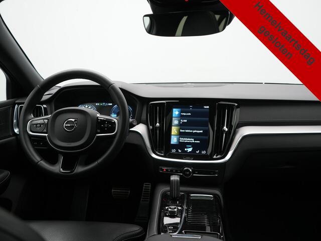 Volvo V60 T6 Recharge AWD R-Design PHEV 340pk Dealer O.H | Trekhaak Af Fabriek | Panodak | Harman / Kardon | Lederen Sportstoelen Memory & Ventilatie | Camera | Keyless | Stuur & Stoelen Verwarmd | Apple Carplay | Virtual | Navigatie | Cruise Control | DAB+ | 18" L