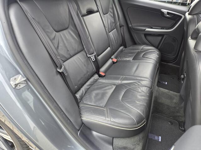 Volvo V60 2.0 T4 Business Sport R design NL-AUTO | PANODAK | LEDER | CAMERA | TREKHAAK