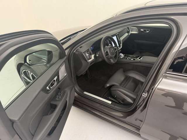 Volvo V60 2.0 T8 Plug-in hybrid AWD Ultra Dark ** FULL OPTIONS, PANO, ACC, MASSAGE, B&W ** 1e EIG - UNFALLFREI ** ** INFORMEER OOK NAAR ONZE AANTREKKELIJKE FINANCIAL-LEASE TARIEVEN **