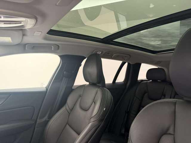 Volvo V60 2.0 T8 Plug-in hybrid AWD Ultra Dark ** FULL OPTIONS, PANO, ACC, MASSAGE, B&W ** 1e EIG - UNFALLFREI ** ** INFORMEER OOK NAAR ONZE AANTREKKELIJKE FINANCIAL-LEASE TARIEVEN **