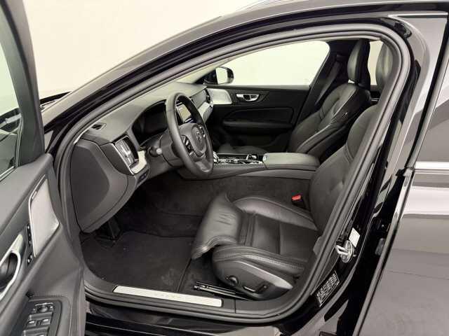 Volvo V60 2.0 T8 Plug-in hybrid AWD Ultra BRIGHT ** FULL OPTIONS, PANO, ACC, MASSAGE, B&W ** 1e EIG - UNFALLFREI ** ** INFORMEER OOK NAAR ONZE AANTREKKELIJKE FINANCIAL-LEASE TARIEVEN **
