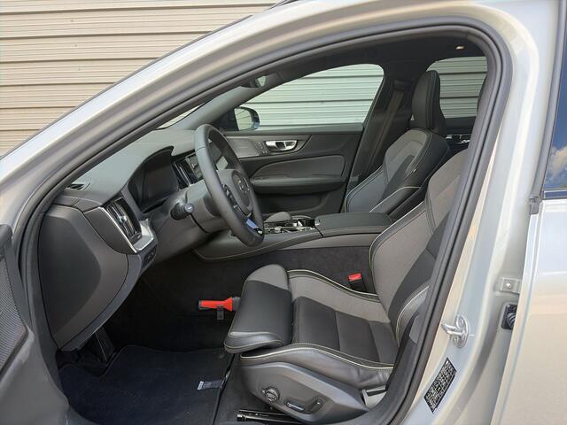 Volvo V60 2.0 T6 Plug-in hybrid AWD Ultimate Dark / Black Sheep / 19" 5-Spaaks Black / H&K Audio / Sportstoelen /