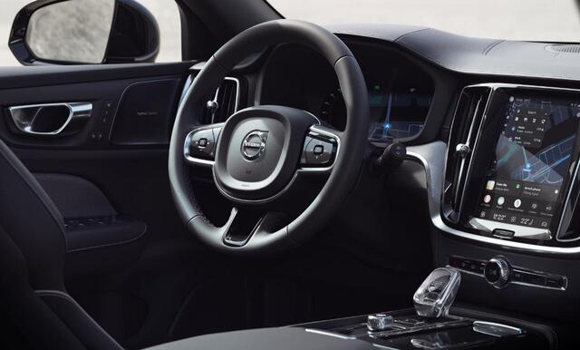 Volvo V60 T8 455PK PHEV AWD Ultra Performance Edition / Polestar optimisation / Glossy Black logo's / Panoramadak / Head-up display / Harman Kardon / 360 Camera / Elektrisch bedienbare voorstoelen met geheugen/ Apple Carplay/ Pilot assit/ Adaptive cruise control/