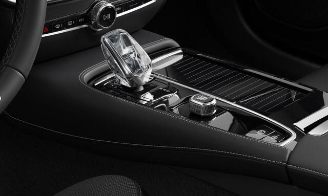Volvo V60 T8 455PK PHEV AWD Ultra Performance Edition / Polestar optimisation / Glossy Black logo's / Panoramadak / Head-up display / Harman Kardon / 360 Camera / Elektrisch bedienbare voorstoelen met geheugen/ Apple Carplay/ Pilot assit/ Adaptive cruise control/