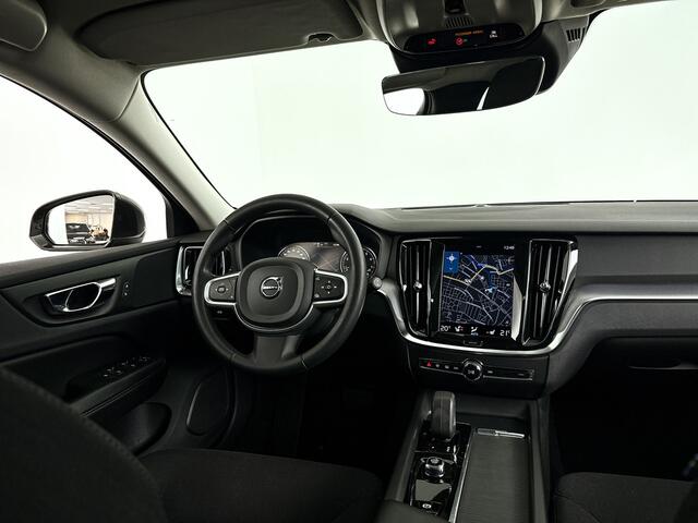 Volvo V60 B3 Momentum Business | Panoramadak | Parkeercamera | Stoel- en Stuurverwarming | Trekhaak