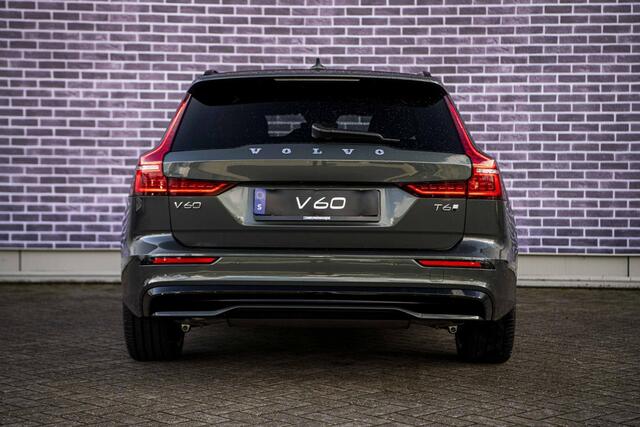 Volvo V60 2.0 T6 Plug-in hybrid AWD Ultra Dark | Sportstoelen | Schuif-/Kanteldak | Full-LED | Adaptieve Cruise Control | Head-Up Display | Stoelverwarming Voor en Achter | 19" | Getint Glas | Harman Kardon Audio | BLIS |