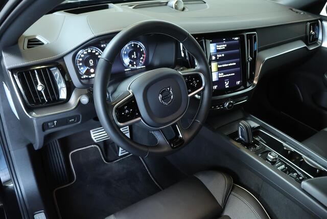 Volvo V60 B4 R-Design | Bowers & Wilkins Premium Audio | Adaptive Cruise Control | Gelamineerde Zijruiten | 360° Parkeercamera | BLIS | 20'' Lichtmetalen velgen | Parkeersensoren voor + achter | Panoramadak | Dealeronderhouden |
