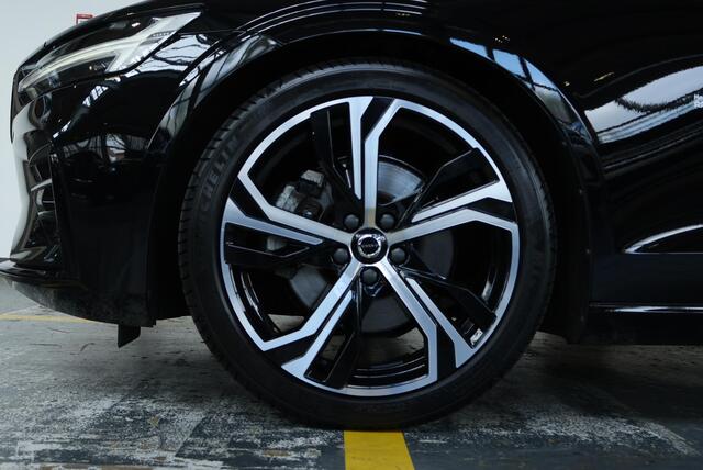Volvo V60 B4 R-Design | Bowers & Wilkins Premium Audio | Adaptive Cruise Control | Gelamineerde Zijruiten | 360° Parkeercamera | BLIS | 20'' Lichtmetalen velgen | Parkeersensoren voor + achter | Panoramadak | Dealeronderhouden |
