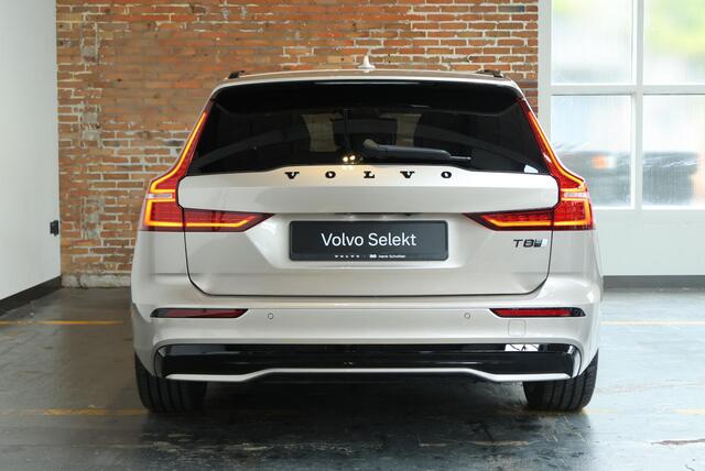 Volvo V60 T8 Automaat Plug-in hybrid AWD Plus Dark | Semi-Electrische Wegklapbare Trekhaak | Harman Kardon Premium Audio | 360° Parkeercamera | Parkeersensoren voor + achter | Stoelverwarming | Panoramadak | Head-Up Display .