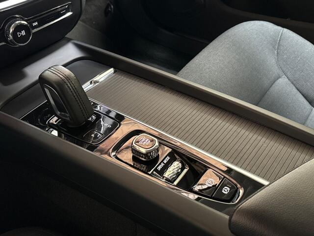 Volvo V60 2.0 B3 Sport 163Pk Automaat (APPLE CARPLAY, GROOT NAVI, CAMERA, GETINT GLAS, KEYLESS, SPORTSTOELEN, ELEK ACHTERKLEP, NIEUWE APK, NIEUWSTAAT)