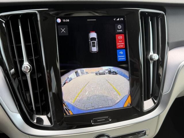 Volvo V60 2.0 B3 Core intellisafe/ keyless entry/ climate line/ 19 inch/ extra getint glas