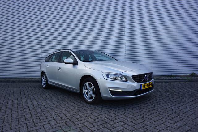 Volvo V60 2.0 D3 Kinetic AUTOMAAT - Climate / Navi / Cruise / Stoelverw. / Parkeers. / Lm velgen
