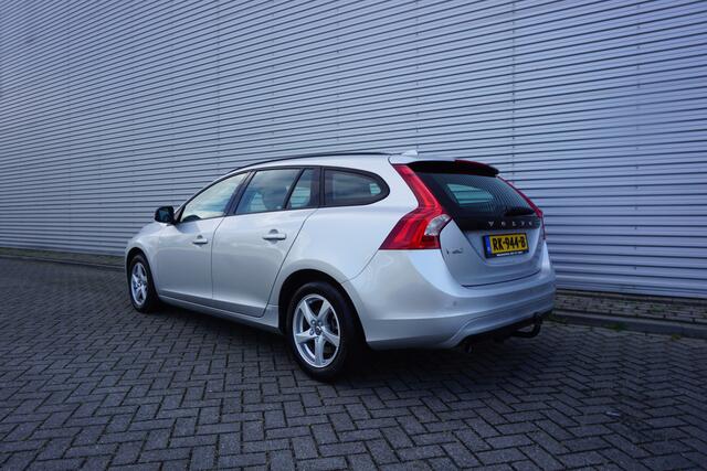 Volvo V60 2.0 D3 Kinetic AUTOMAAT - Climate / Navi / Cruise / Stoelverw. / Parkeers. / Lm velgen