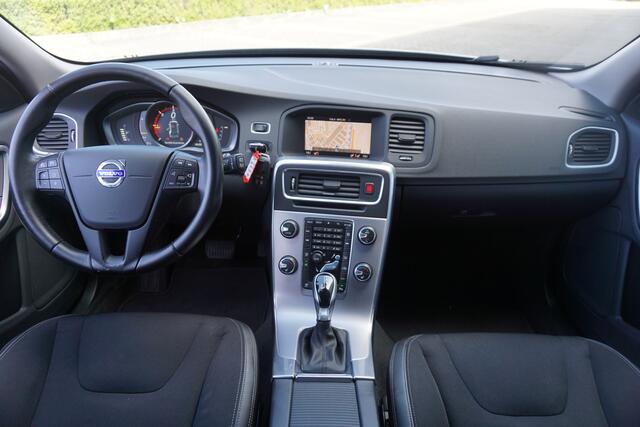 Volvo V60 2.0 D3 Kinetic AUTOMAAT - Climate / Navi / Cruise / Stoelverw. / Parkeers. / Lm velgen