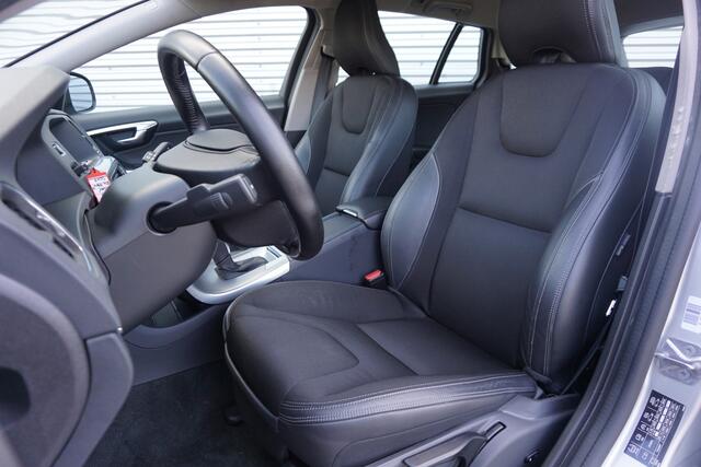 Volvo V60 2.0 D3 Kinetic AUTOMAAT - Climate / Navi / Cruise / Stoelverw. / Parkeers. / Lm velgen