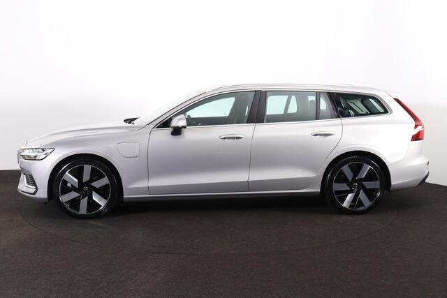 Volvo V60 T6 Recharge AWD Plus Bright - Panorama/schuifdak - Bowers & Wilkins audio - Parkeercamera achter - Verwarmde voorstoelen, stuur & achterbank - Parkeersensoren voor & achter - Elektr. bedienb. voorstoelen met geheugen - Cruise control - 19' LMV