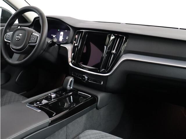 Volvo V60 T6 350PK Recharge AWD Core Bright / Adaptive Cruise / BLIS / Verwarmbare Voorstoelen + Stuurwiel / 19" Wielen / Keyless /